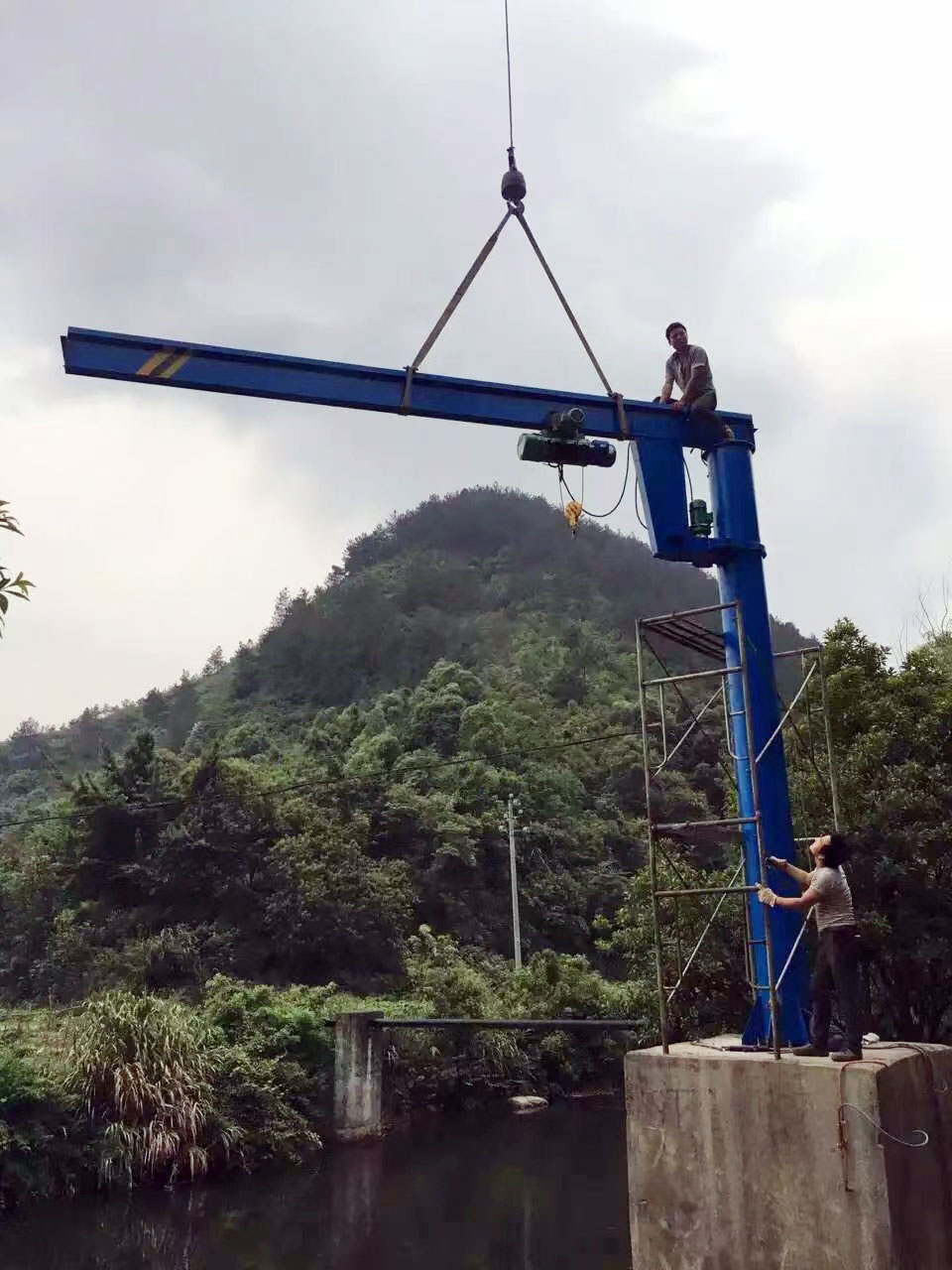 旋臂起重機(jī)